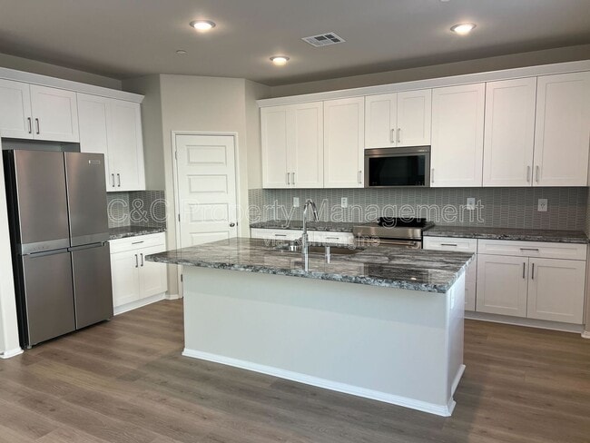 Building Photo - 2084 Mandarin Ln