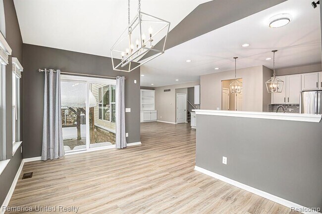 Building Photo - 59696 Twin Pines Dr