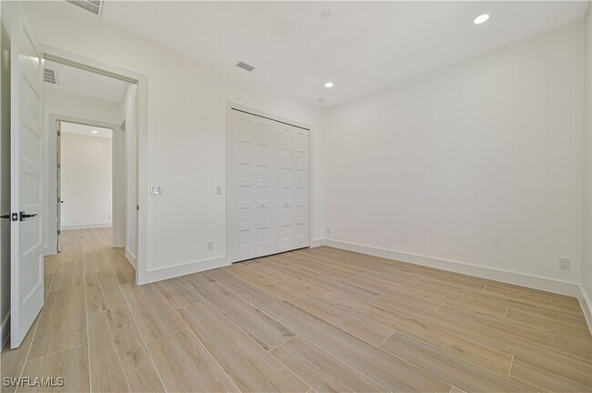 Building Photo - 106 NW 18th Pl