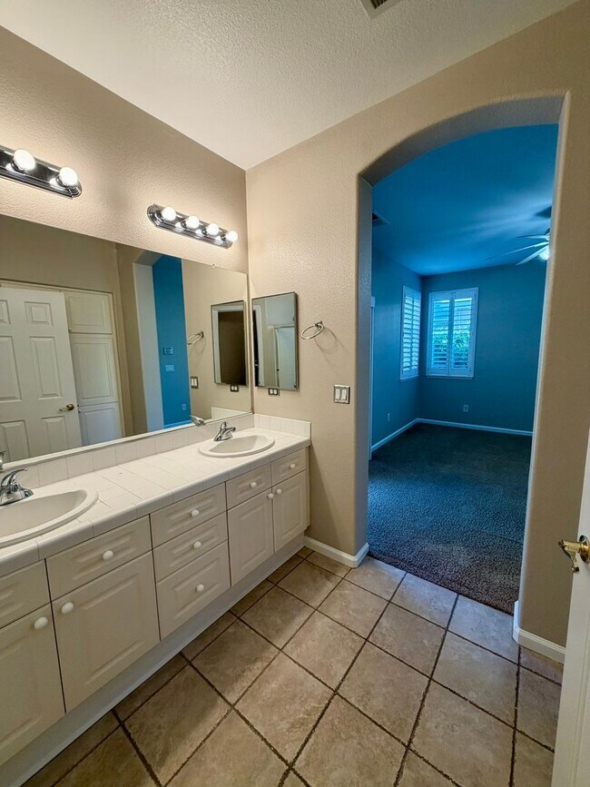 Building Photo - 10647 Vista Bonita Ln