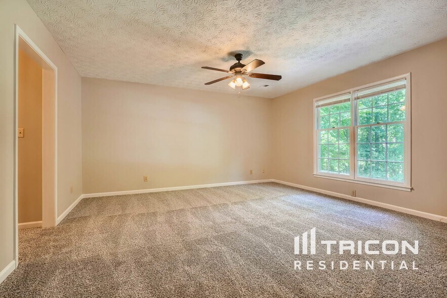 Building Photo - 305 Woodsong Dr