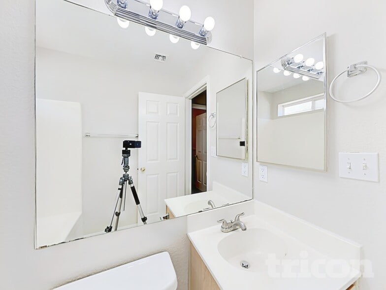 Building Photo - 423 N Shaylee Ln