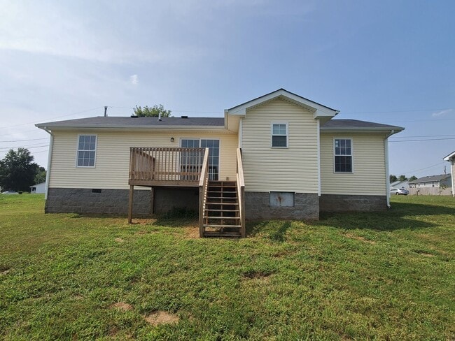 Building Photo - $1300 Charming 3 Beds 1 Bath Home