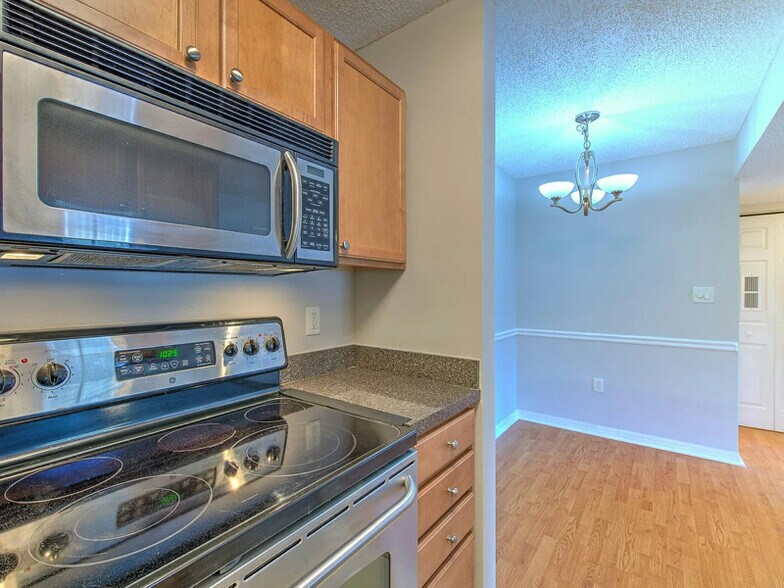 Building Photo - 209 Lake Brook Cir