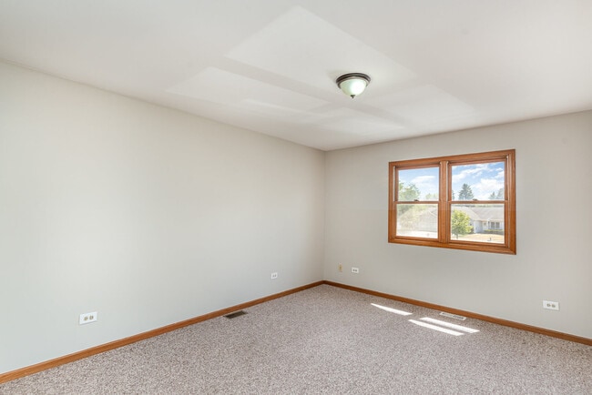 Building Photo - 211 Lorien Ct