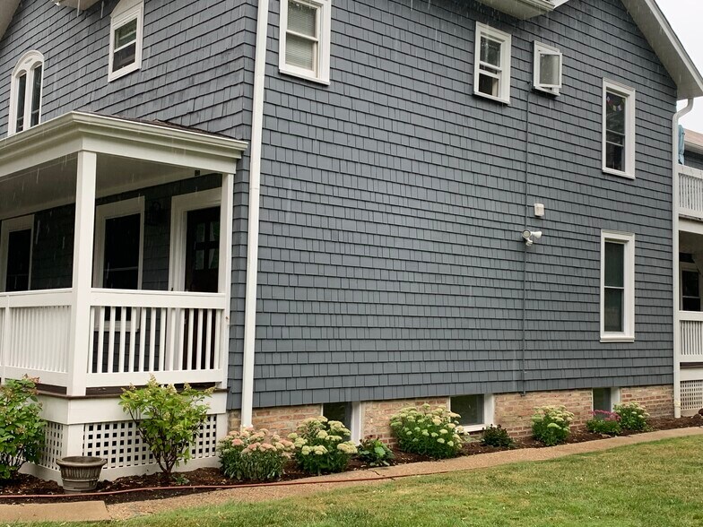 Building Photo - 1209 Dewey Ave
