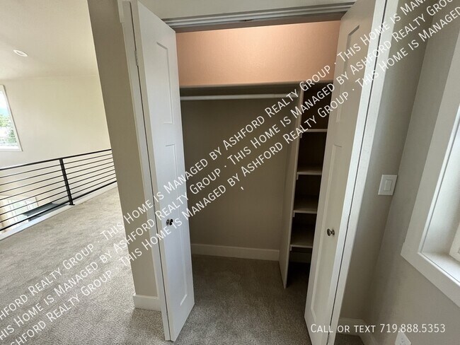 Building Photo - 839 E Willamette Ave