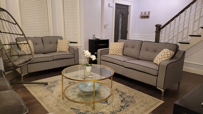 Building Photo - 810 Broadway-SI ID1511377P