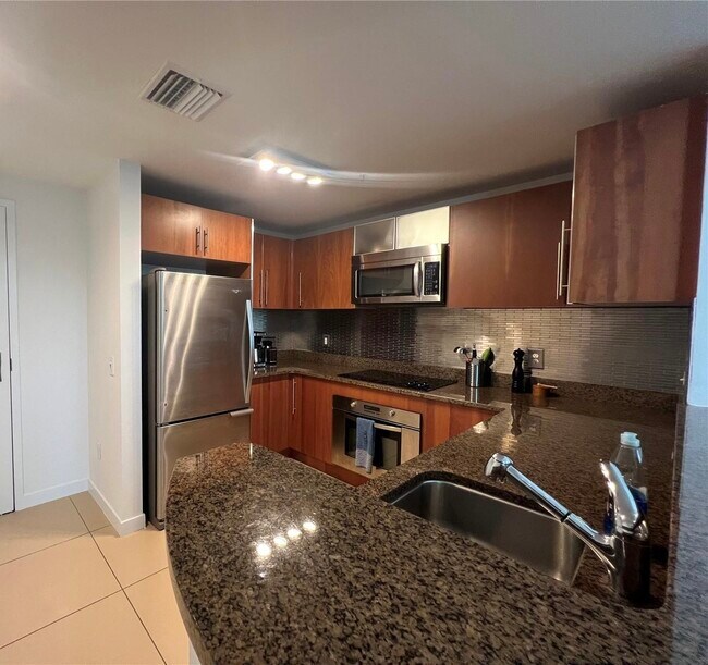 Building Photo - 300 S Biscayne Blvd
