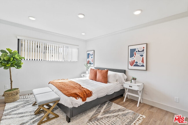 Building Photo - 821 3rd St