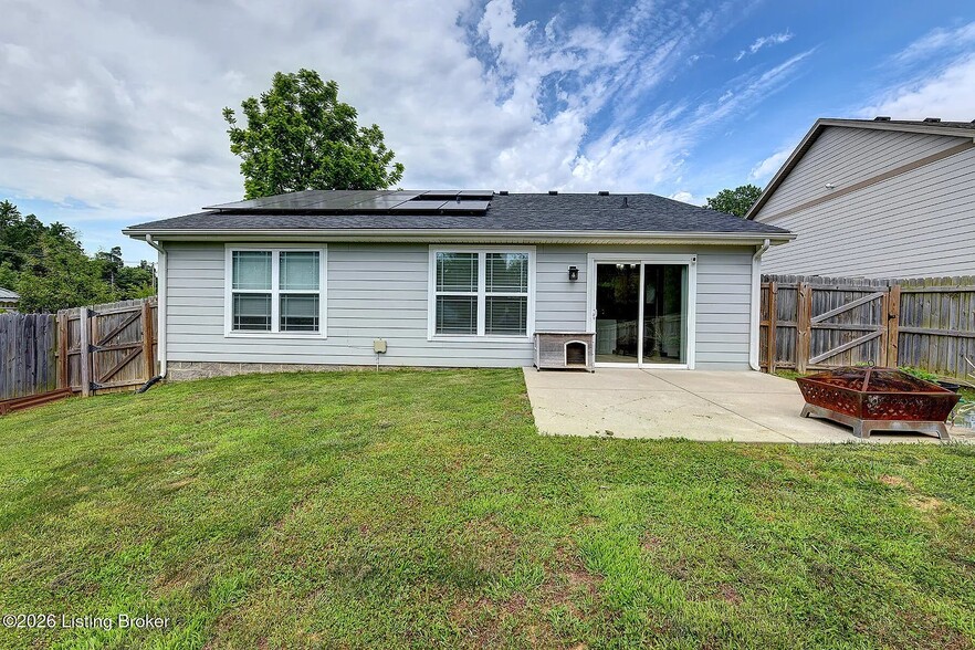 Building Photo - 9004 Manslick Cmns Dr