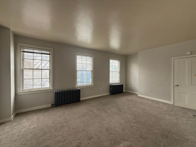 Building Photo - 128 S West St