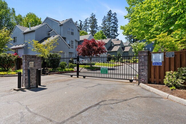 Building Photo - Updated 2 Bed/2 Bath Home in Private Gated Community!