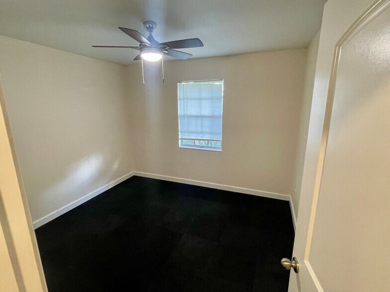 Building Photo - 217 Concordia Blvd