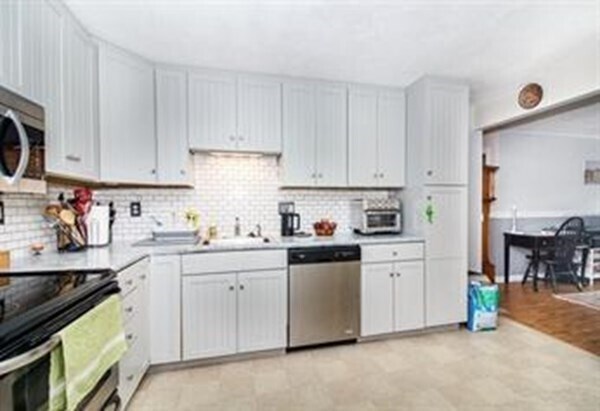 Building Photo - 126 Parker St