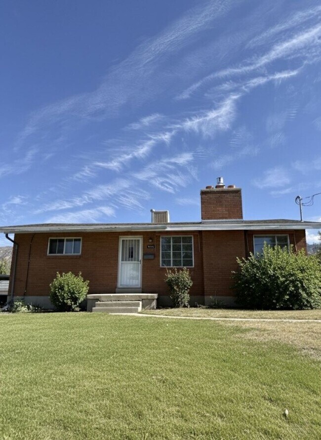 Building Photo - Cute, Comfy & Convenient — 4-Bedroom Ogden...