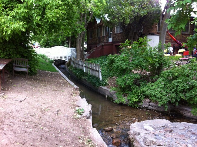 Building Photo - 1112 900 E