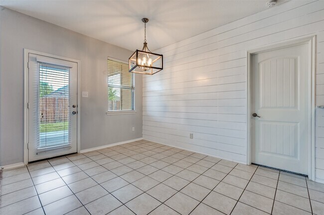 Building Photo - 1012 Lake Meadow Ln