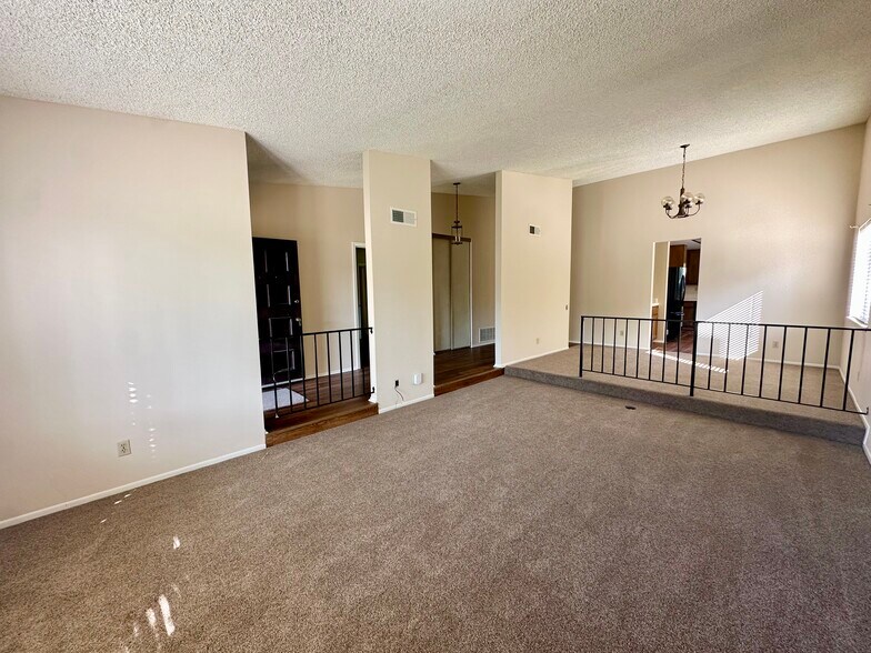 Building Photo - 1384 Naples Ct