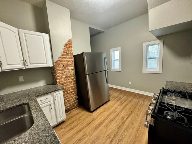 Building Photo - Spacious 5-Bedroom, 2-Bath Home with Classic Character