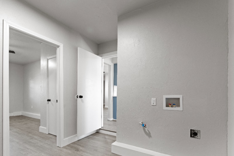 Building Photo - 1304 Pinewood Ct