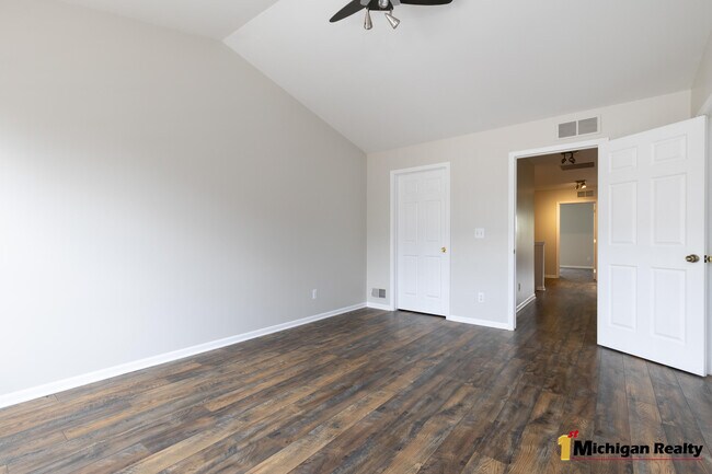 Building Photo - 11764 Farmington Rd