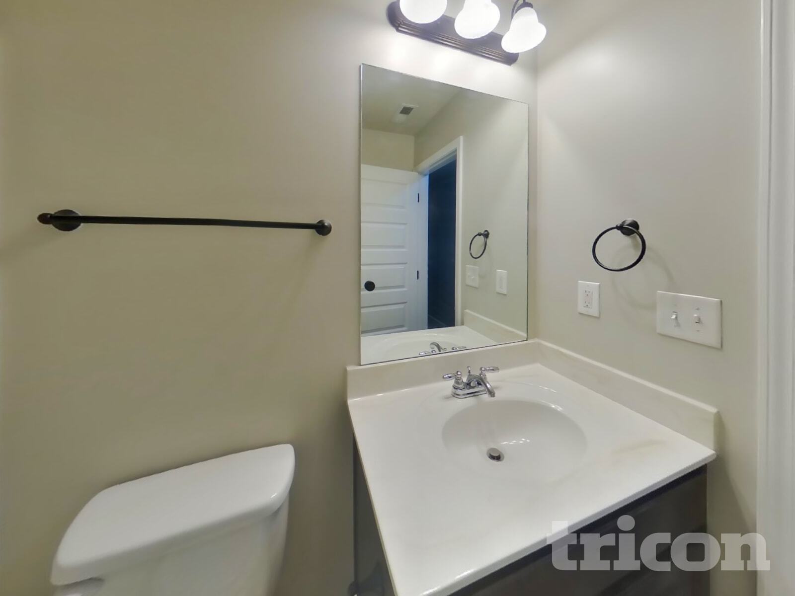 Building Photo - 744 Effendi Pl