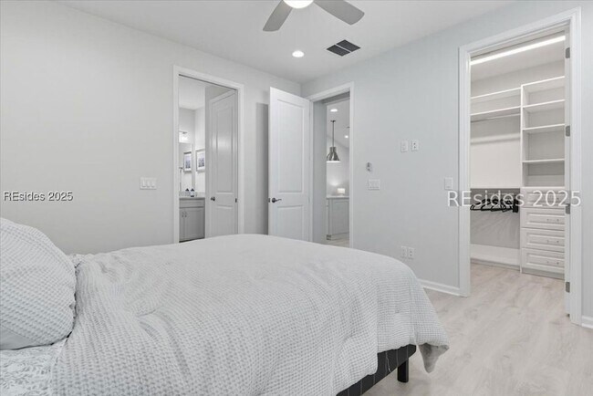 Building Photo - 215 Tropics Ave