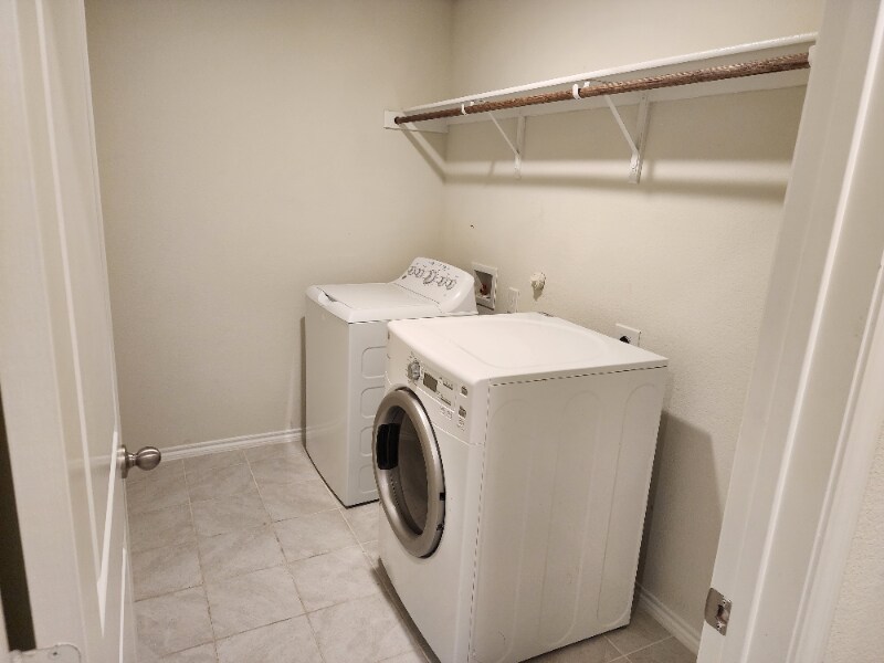 Building Photo - 1220 Meadow Creek Dr