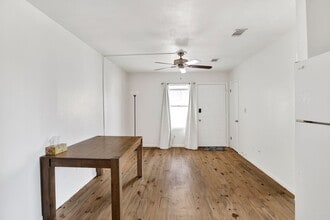Building Photo - Modern Coastal Condo! View it today!