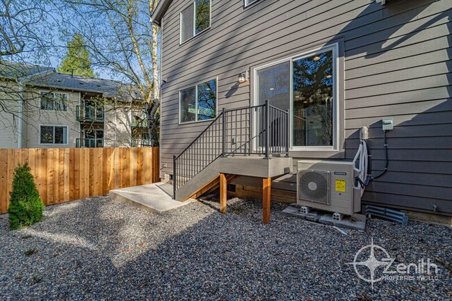 Building Photo - 4716 NE 37th Ct
