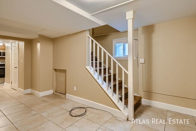 Building Photo - Beautifully Updated 2 Bedroom, 1 Bathroom!...