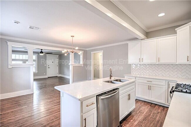 Building Photo - 1118 NW 33rd St