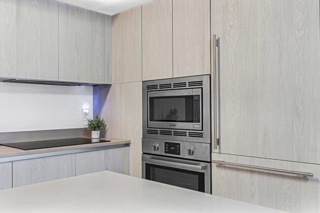 Building Photo - 4011 S Ocean Dr