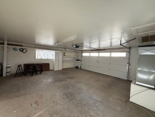 Building Photo - Wonderful Home 3 bed 1 bath with a Great Yard