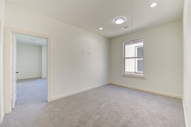Building Photo - 2922 El Fenice Ln