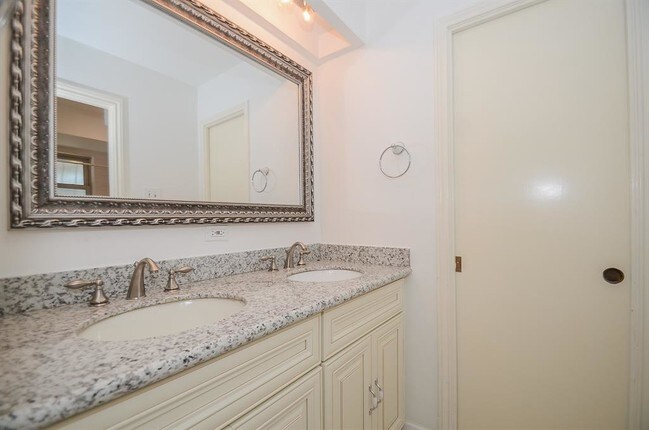 Building Photo - 8606 Oakford Dr