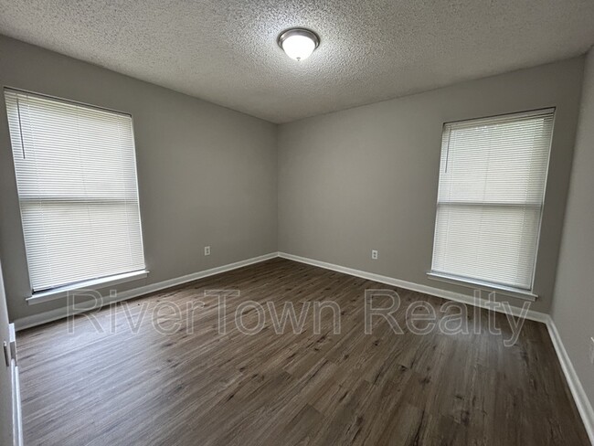 Building Photo - 3293 Leschallas Dr