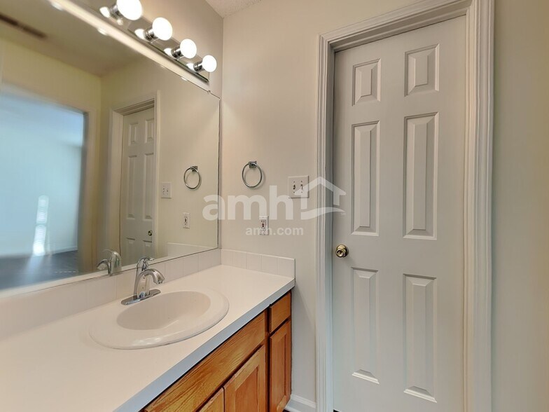 Building Photo - 1738 Ammons Dr