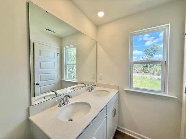 Building Photo - Stunning New Construction 3BD, 2.5BA End U...