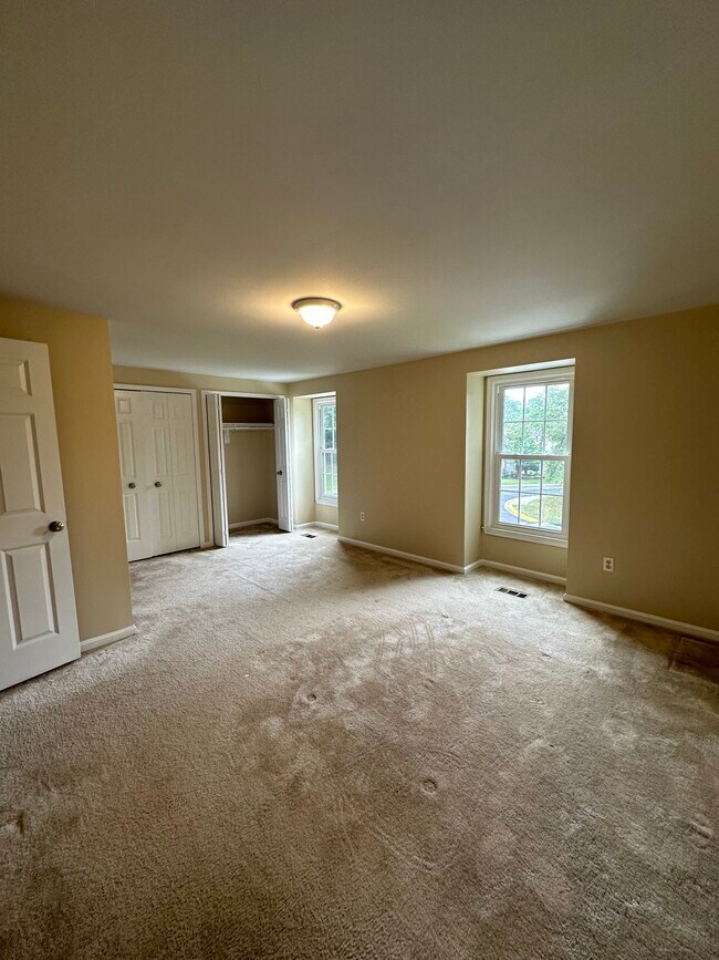 Building Photo - 11413 Oak Leaf Dr