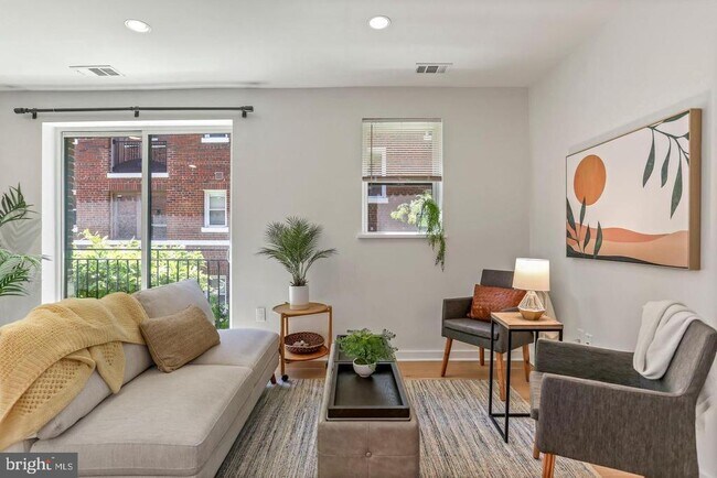 Primary Photo - 129 W St NW