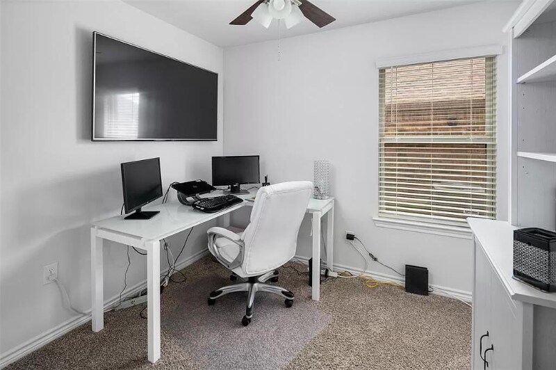 Building Photo - 604 Saddle Club Way