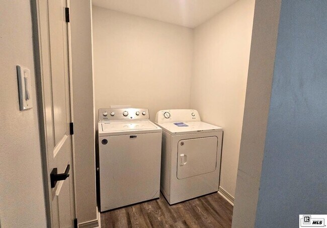 Building Photo - 923 Fortune Dr