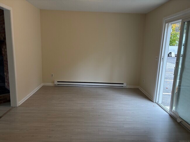 Building Photo - 20 Maple Ave