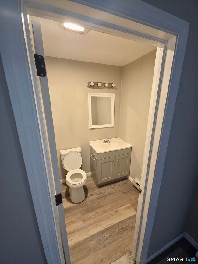 Building Photo - 6 Peggy Ln