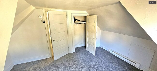 Building Photo - Spacious 5-Bedroom Bellevue Home with Sunroom & Massive Backyard