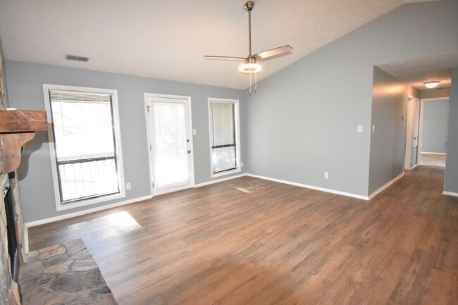 Building Photo - Coming Soon! 2 Bedroom and 2 Bath Condo (No Pets)