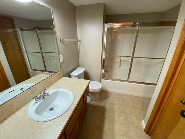 Building Photo - Great West Central Location