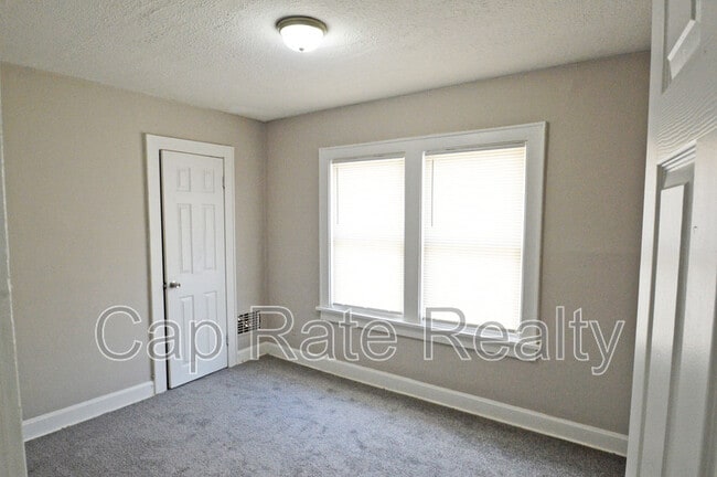 Building Photo - 616 S Ogden Ave